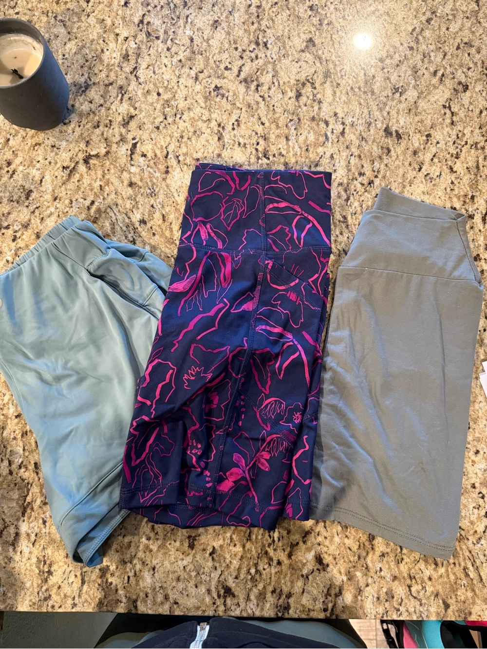 🍒 SHORTS BUNDLE 🍒 Size MED.
